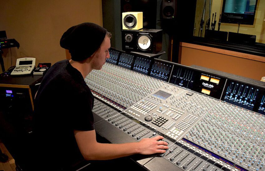 17 Best Schools For Music Production 2023